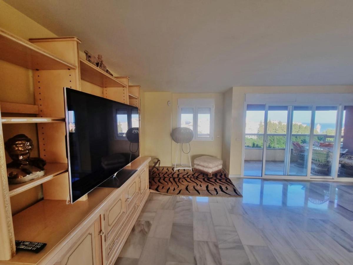 Penthouse With Private Pool, Hot Tub Jacuzzi With Sea Views And Chill-out Zone, Close To The Sea Apartamento Marbella